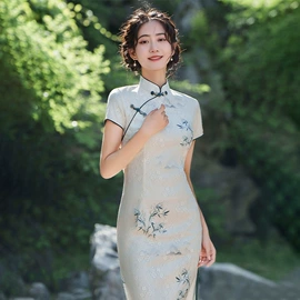 旗袍;纸盒