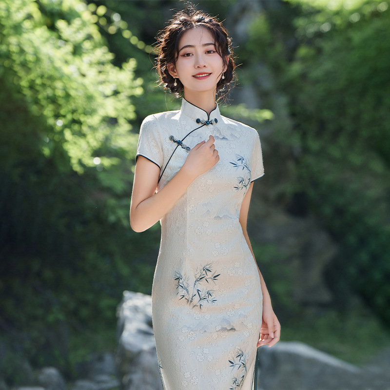 白色旗袍年轻款2025少女改良日常中式国风复古民国气质优雅连衣裙