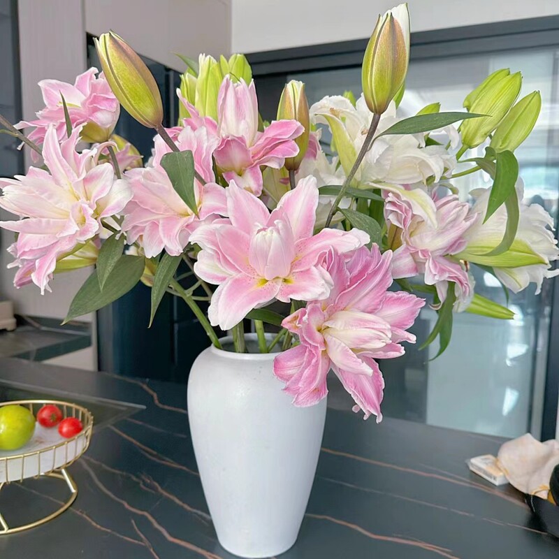 Double Lily Flowers Wholesale Yunnan Flowers Direct Batch Wedding Arrangement Flower Shop Stall Flowers Group Purchase Water Flower Cultivation