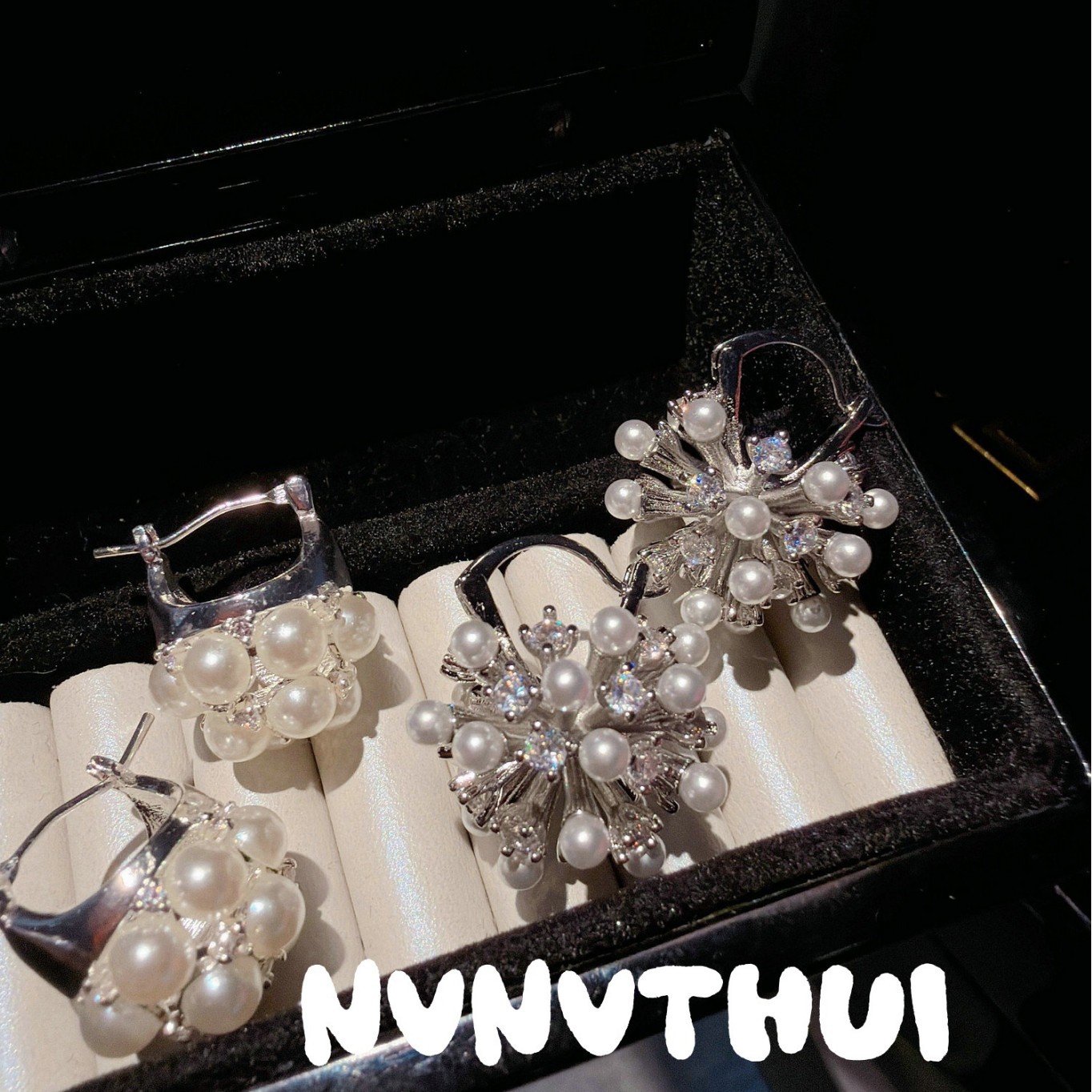 Jewelry pearl, small design earrings, small bag, light luxury style
