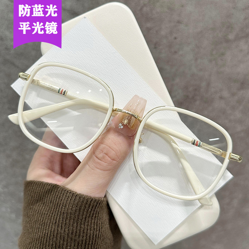 fashionable glasses for elderly