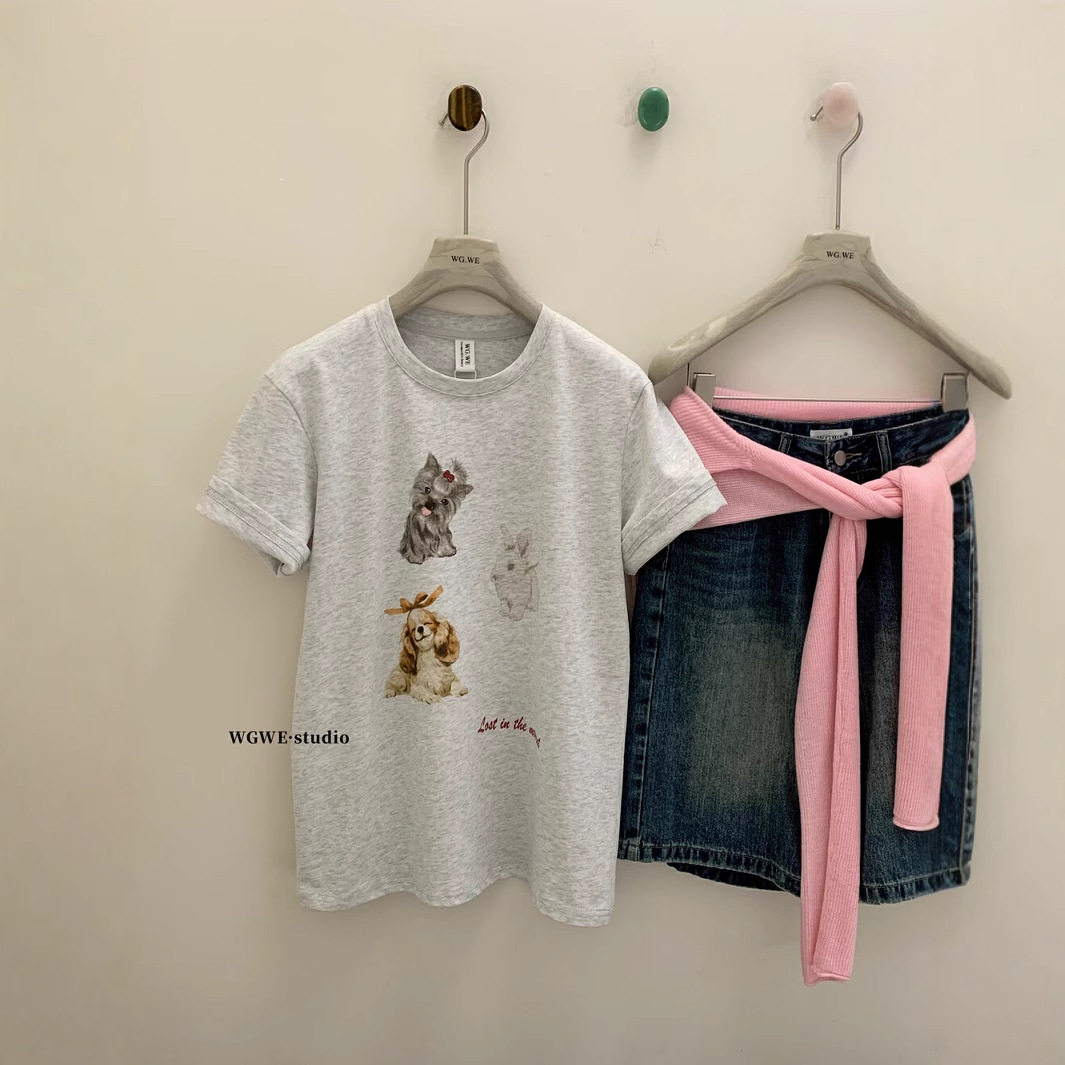 WGWE American Retro Puppy Print Mujer 2025 Verano Diseño Sense Xiaozhong suelta Camiseta de manga corta Mujer W5390
