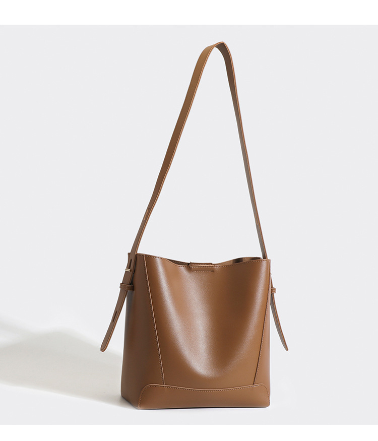 Polyester Lining Material Women's Medium Pu Leather Solid Color Streetwear Zipper Shoulder Bag
