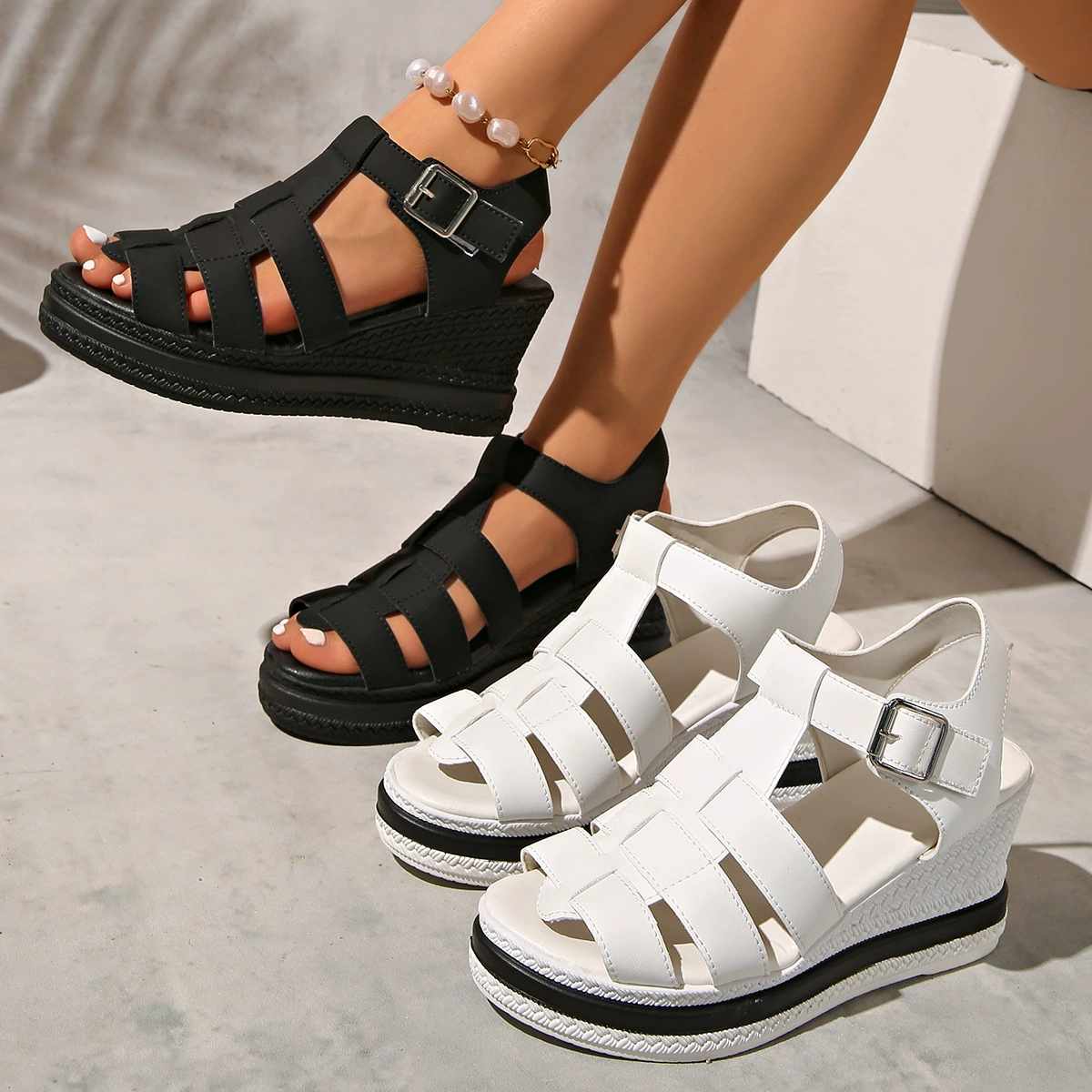 Модные женские сандалии большого размера для улицы, новые летние 2023 года сандалии на платформе с толстой подошвой и одним ремешком, увеличивающие рост.