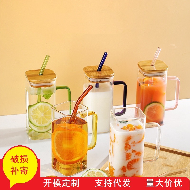 Borosilicato tapa de bambú taza de paja taza de vidrio hogar taza de agua cuadrada mango de color taza de agua fría taza de jugo taza de leche