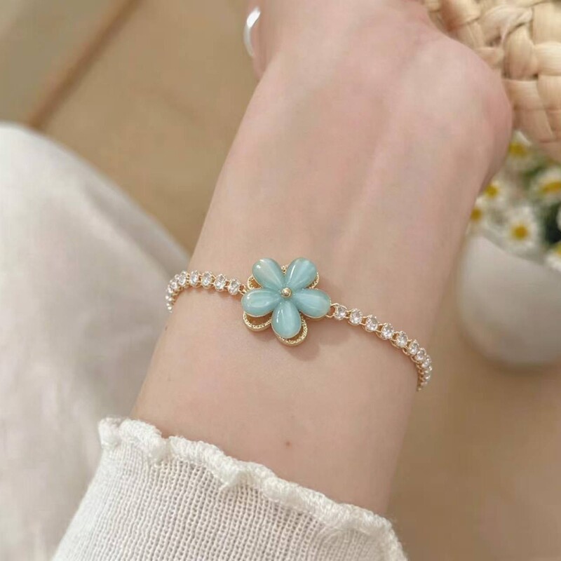 Exquisite Tiffany Blue Flower Diamond-Embellished Bracelet, Light Luxury Niche Women's Bracelet, Elegant Design with a Sense of Sophistication Exquisite Tiffany Blue Flower Diamond-Embellished Bracelet, Light Luxury Niche Women's Bracelet, Elegant Design with a Sense of Sophistication