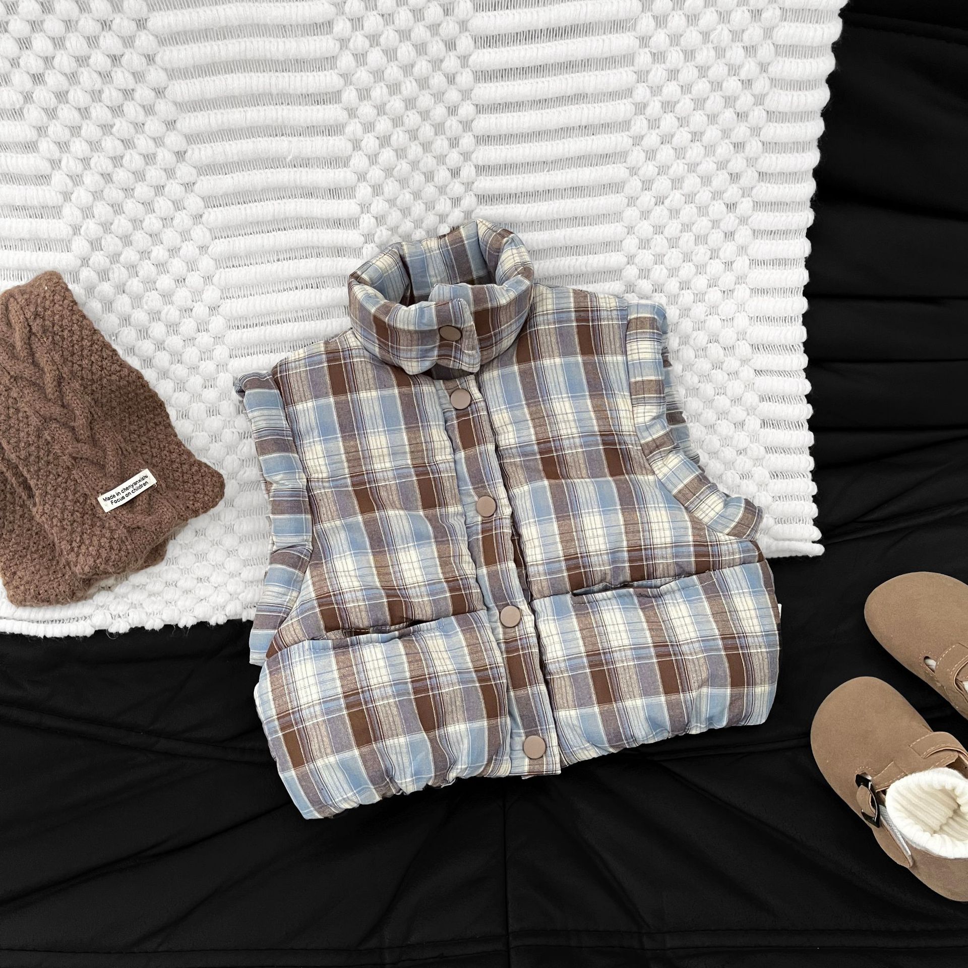 Niños chaleco de algodón de invierno 2025 nuevo estilo cool niño algodón intercalado chaleco a cuadros grueso vestido de bebé hombro