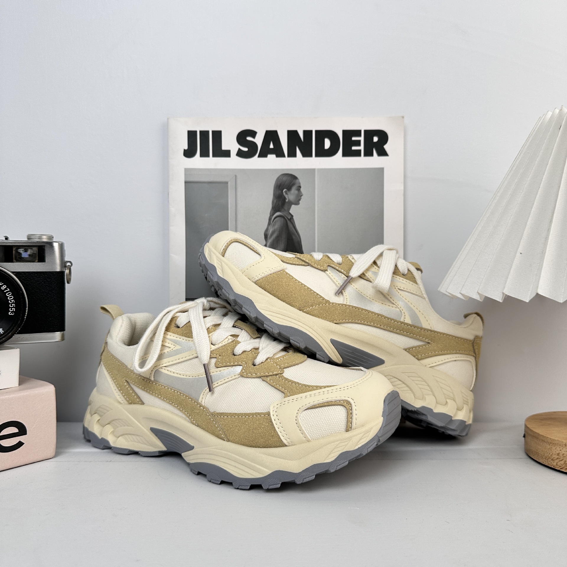 Yuanbo zapatos de padre y mujer 2025 nuevo diseño de nicho de altura de fondo grueso zapatos deportivos casuales universales