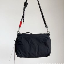 top森系女生新款尼龙布包斜挎包旅行轻便运动水瓶包休闲单肩包女