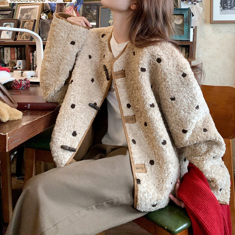 Reversible Suede Lambswool Coat for Women, Winter Short Style, Fashionable and Stylish, Integrated Leather and Fur, Polka Dot Plush Thick Top Reversible Suede Lambswool Coat for Women, Winter Short Style, Fashionable and Stylish, Integrated Leather and Fur, Polka Dot Plush Thick Top