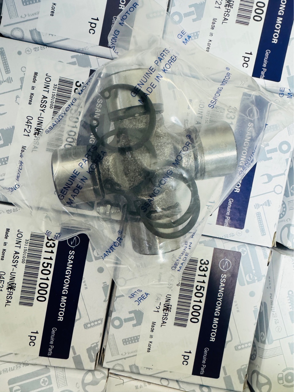 Applicable to South Korea Ssangyong Aiteng Xiangyurester 3311501000 4131101000 drive shaft universal joint