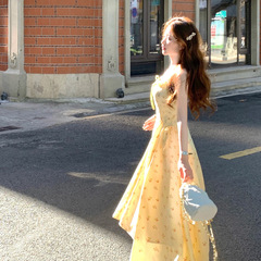 2025新款夏季法式黄色气质吊带连衣裙女夏日绝美小个子少女长裙潮