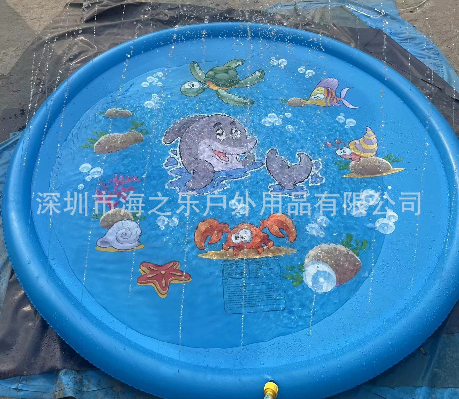 Fábrica en stock PVC infláble sprinkler cojín para niños sprinkler mascotas letras delfin infláble conveniente patio al aire libre