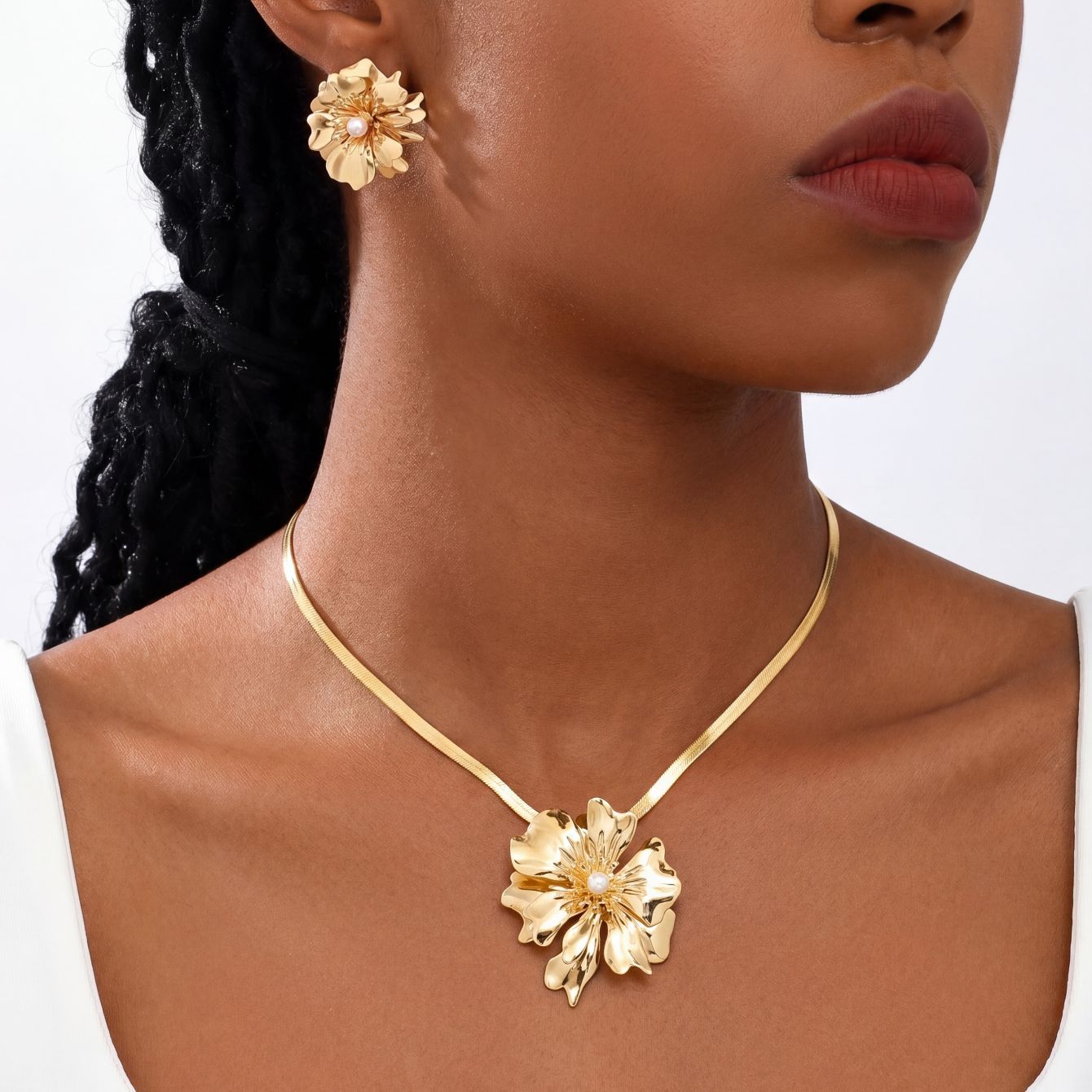 New European and American Fashion High-End Accessories Set with Flower-Embellished Pearl Snake Bone Necklace and Earrings