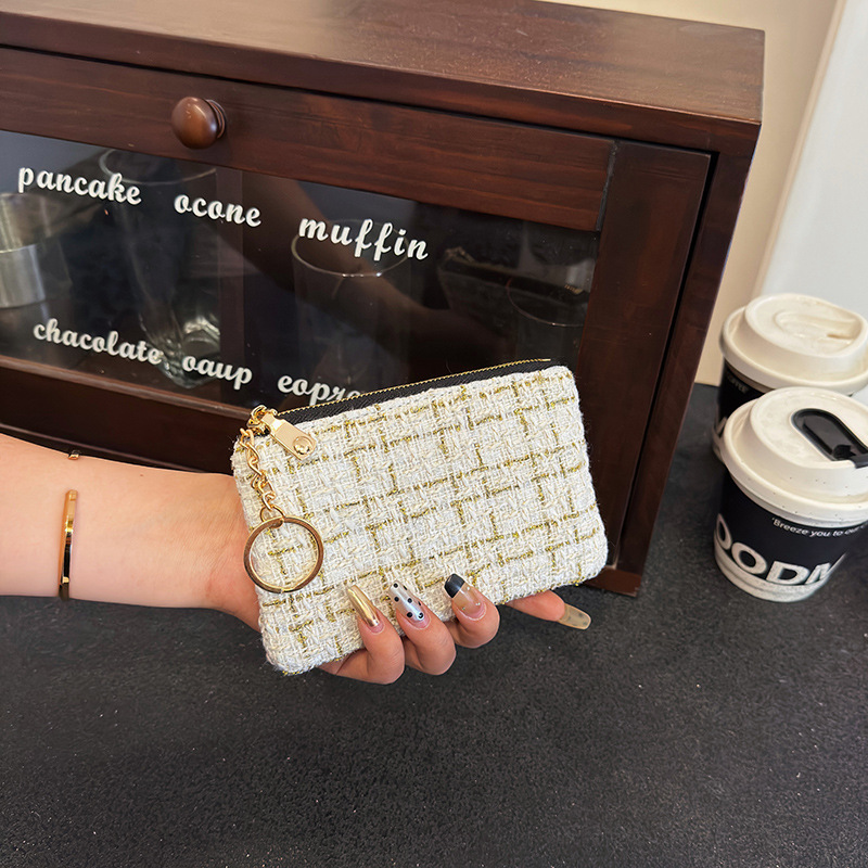 쇼트 오프화이트