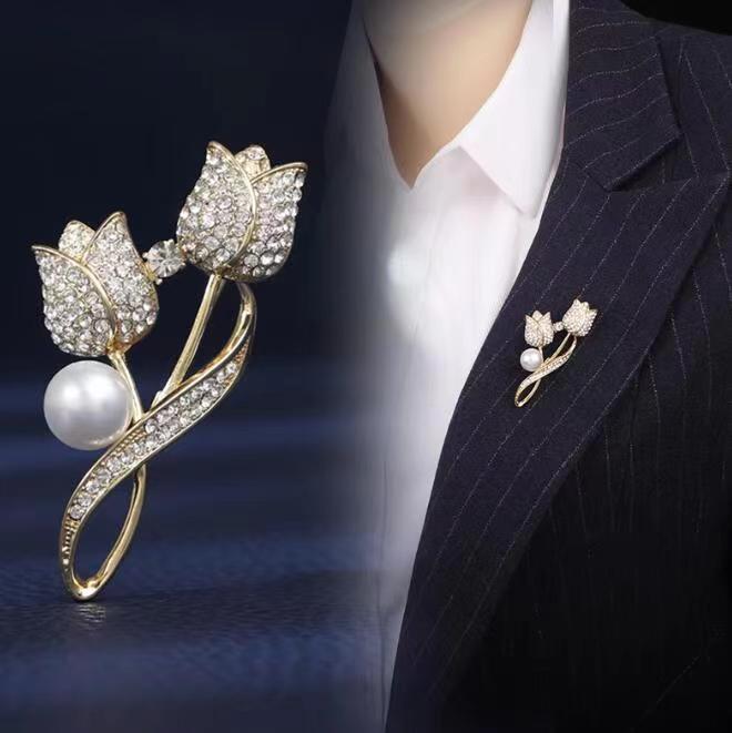 Prachtige high-end volledige diamanten tulp broche Koreaanse populaire pak jas pin mode anti blootstelling kleding accessoires_voghion.com