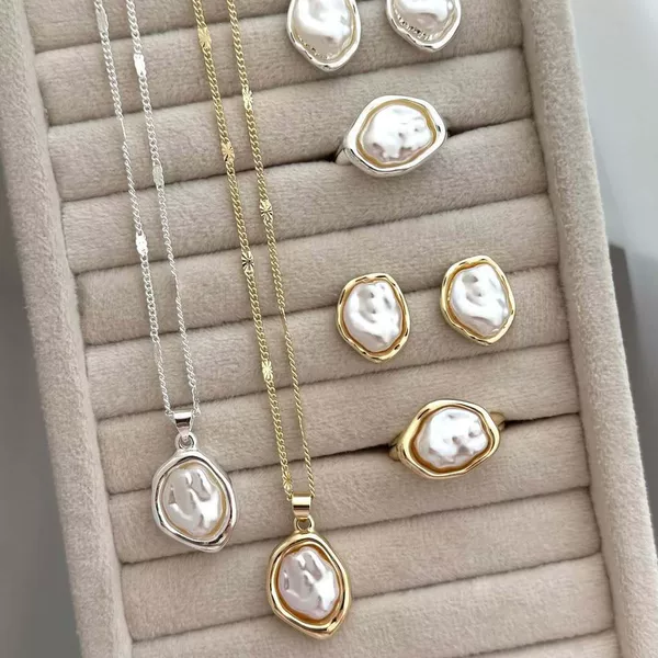 European and American Cross-Border French Retro Baroque Imitation Pearl Necklace and Earring Set, Elegant and Luxurious Earrings for Women