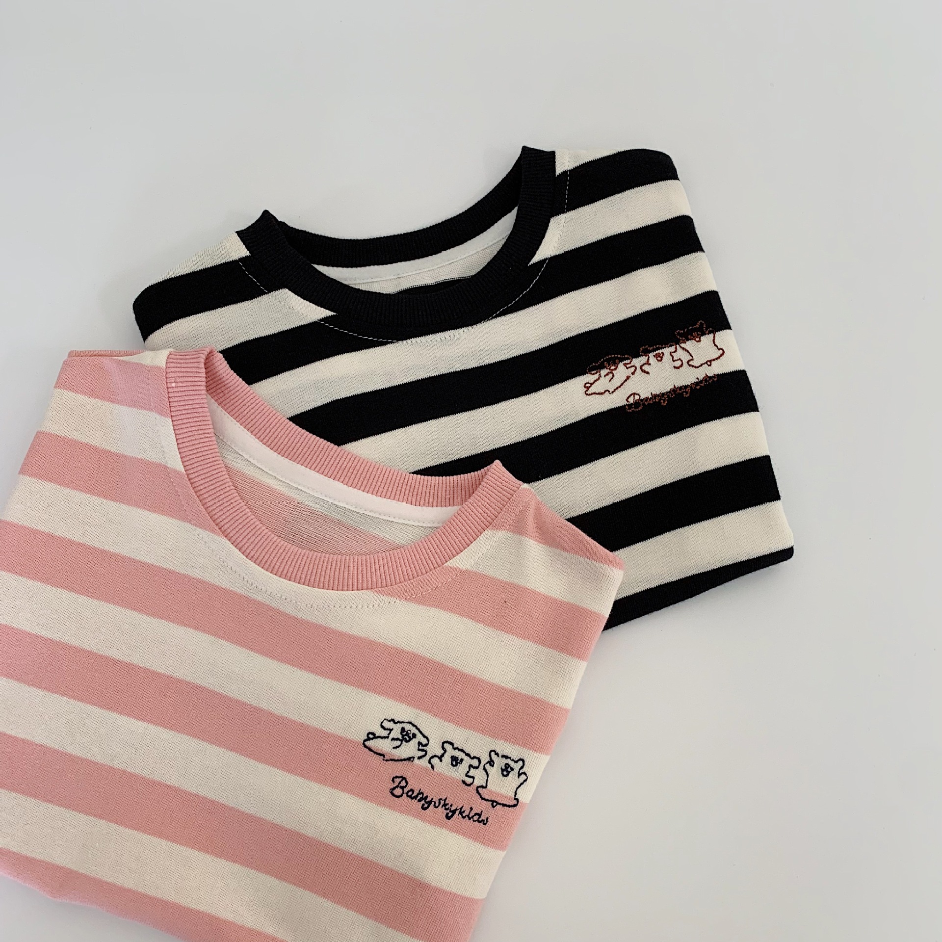 Mai Bao Niños verano camiseta de manga corta 2025 nuevo estilo coreano niñas y niños a rayas jersey ropa infantil al por mayor un