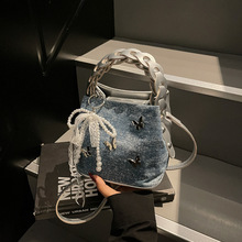 �W�tС����Ů����ٴ�2025�¿�r��б����n�������������ˮͰ��