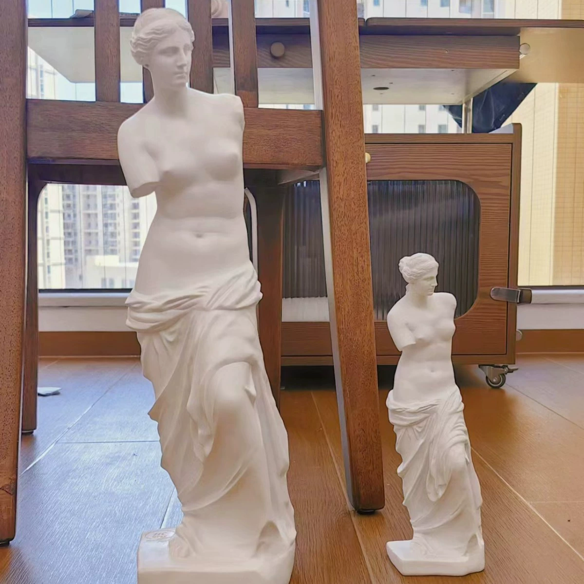 Статуя Венеры целая смола, имитация гипсовой статуи