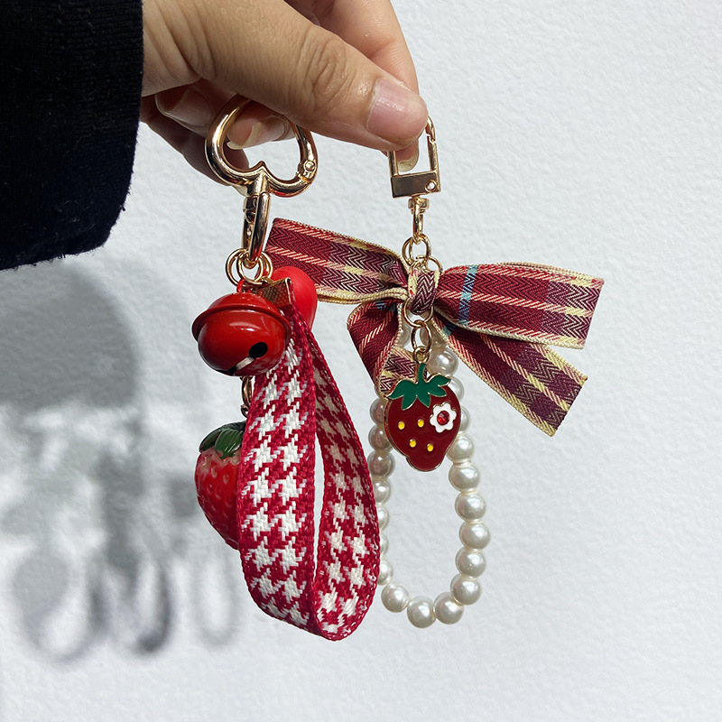 18g Weight Bag Pendant, Keychain Classification 1 Piece Quantity Holiday, Banquet, Daily Occasion Metal Material Strawberry Pattern Unisex Gender Korean Style Style Korean Style Strawberry Metal Unisex Bag Pendant Keychain 1