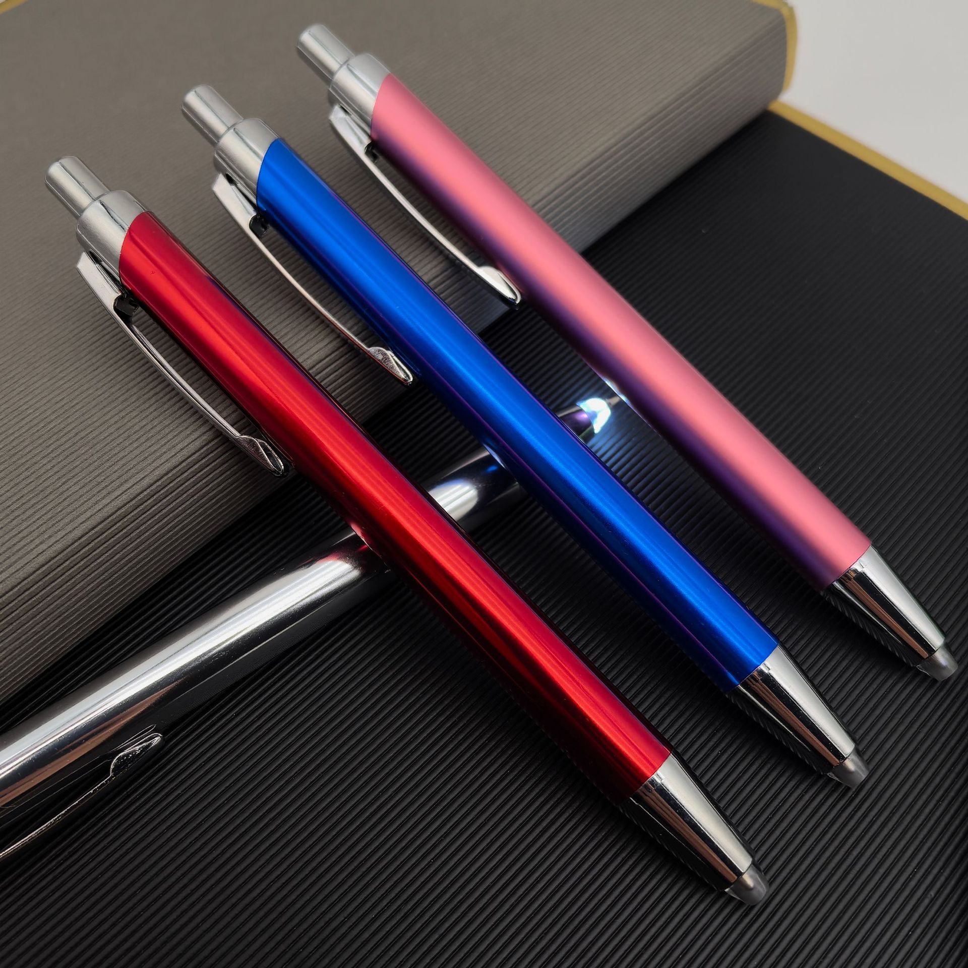 Japón y Corea del Sur Hot ventas metal lápiz de regalo de metal cálido lápiz creativo LED iluminado lápiz de regalo