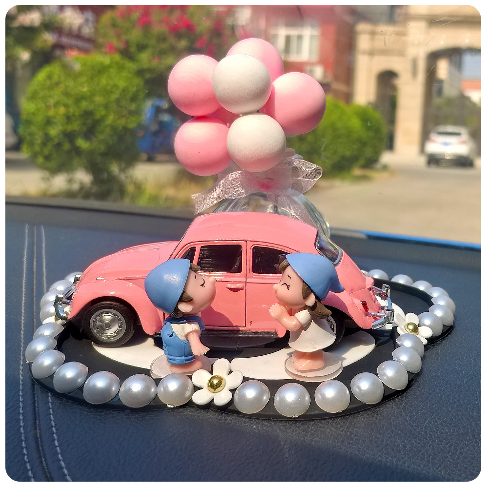 Adorno de automóviles encantador perfumes clásicos de automóviles con diamantes, consola central, decoración interior de pequeños globos frescos