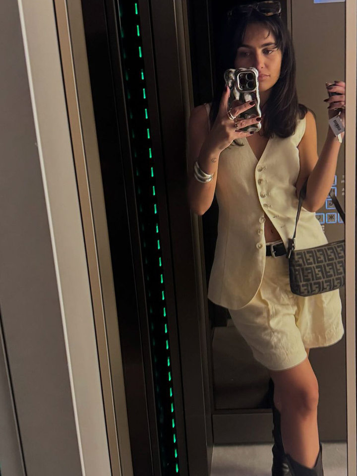 Bộ vest gile và quần short nữ chất liệu lanh cotton, áo khoét vai không tay, kiểu công sở — Màu mơ, Màu nâu đậm, Màu trắng, Màu xanh nước biển chi tiết 50
