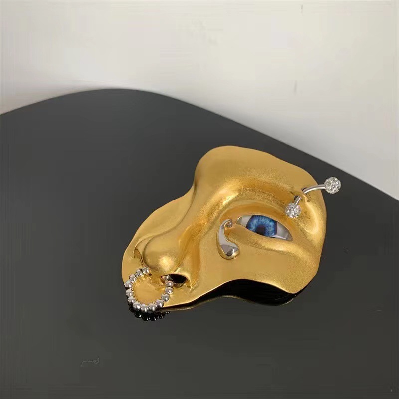 Exaggerated Half-face Mask Cuban Necklace High-end Retro Torque_voghion.com