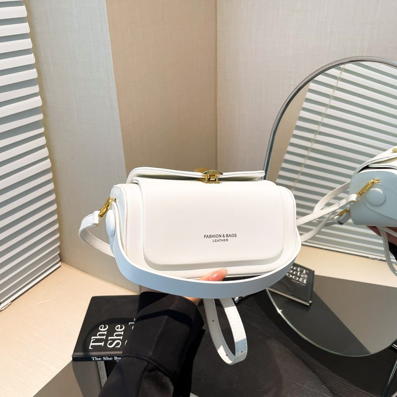 Bolsos de moda transfronterizos para mujer 2025 verano nuevo bolso cuadrado pequeño a juego de colores simple y casual bolso de mensajero de alta calidad