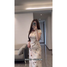 �����¿�y�Ứ�۹����۽�ɫ���L�o���@���ڼ��B��ȹŮ�Ϳ��鳿