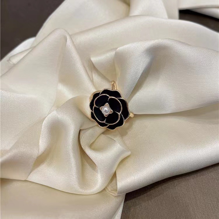 山茶花絲巾扣法式復古小眾設計高級感絲巾女環扣百搭圍巾小方巾扣