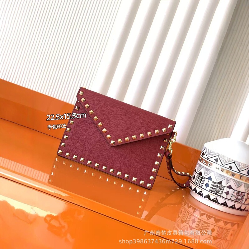 2025 New Women's Clutch Bag, Fashionable Rivet Envelope Bag, Light Luxury Crossbody Bag, Versatile Leather Handbag