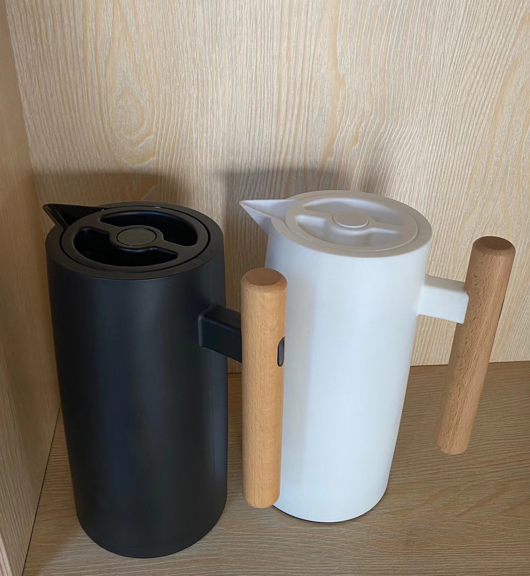 Hervidor térmico de estilo nórdico simple - Hogar y oficina, gran capacidad, carcasa de plástico, revestimiento de vidrio