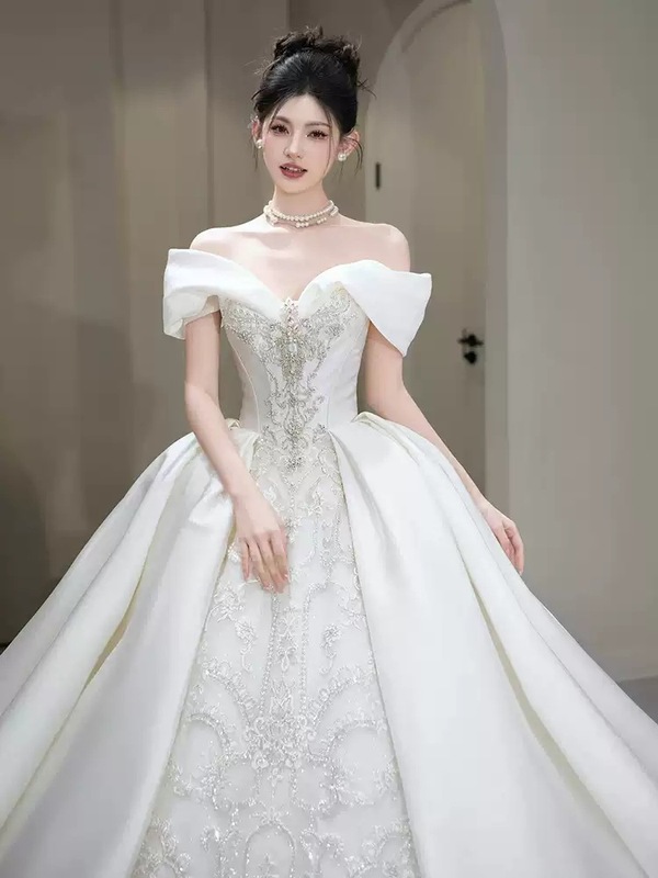 一字肩重工大码缎面婚纱新娘2025新款法式高级质感小个子奢华主纱|undefined