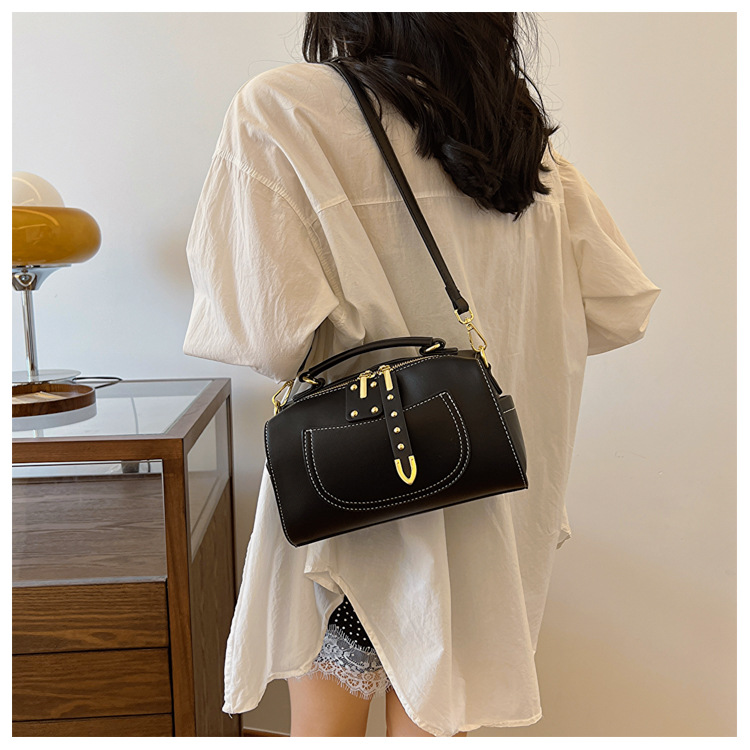 This year's popular handbag for women in 2024, new high-end color contrast single shoulder crossbody bag, stylish and_voghion.com