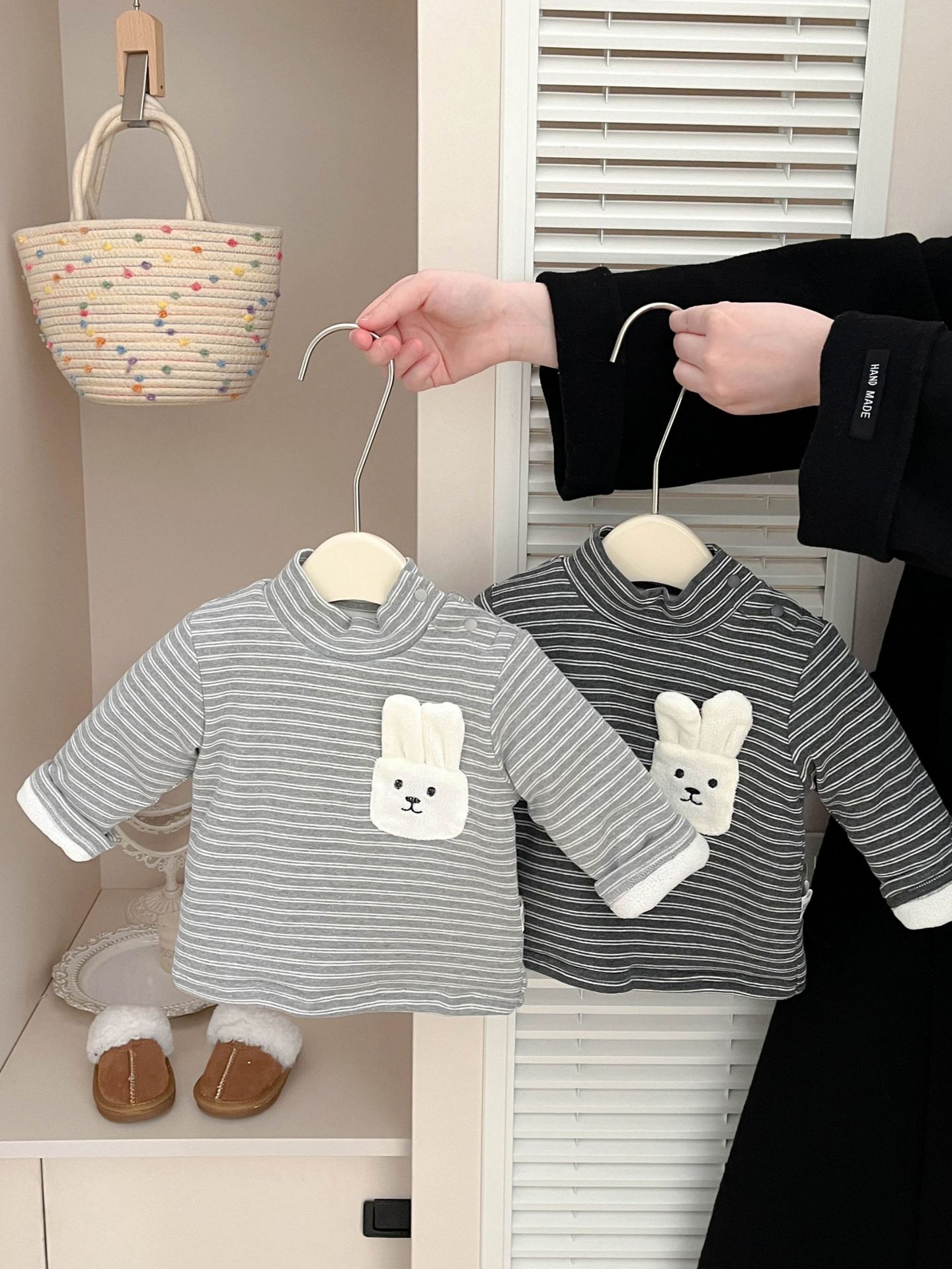 Invierno bebés más camisa de base de terciopelo universal bebés rayas extranjeras cuello de media altura engrosado con chaqueta caliente para niños