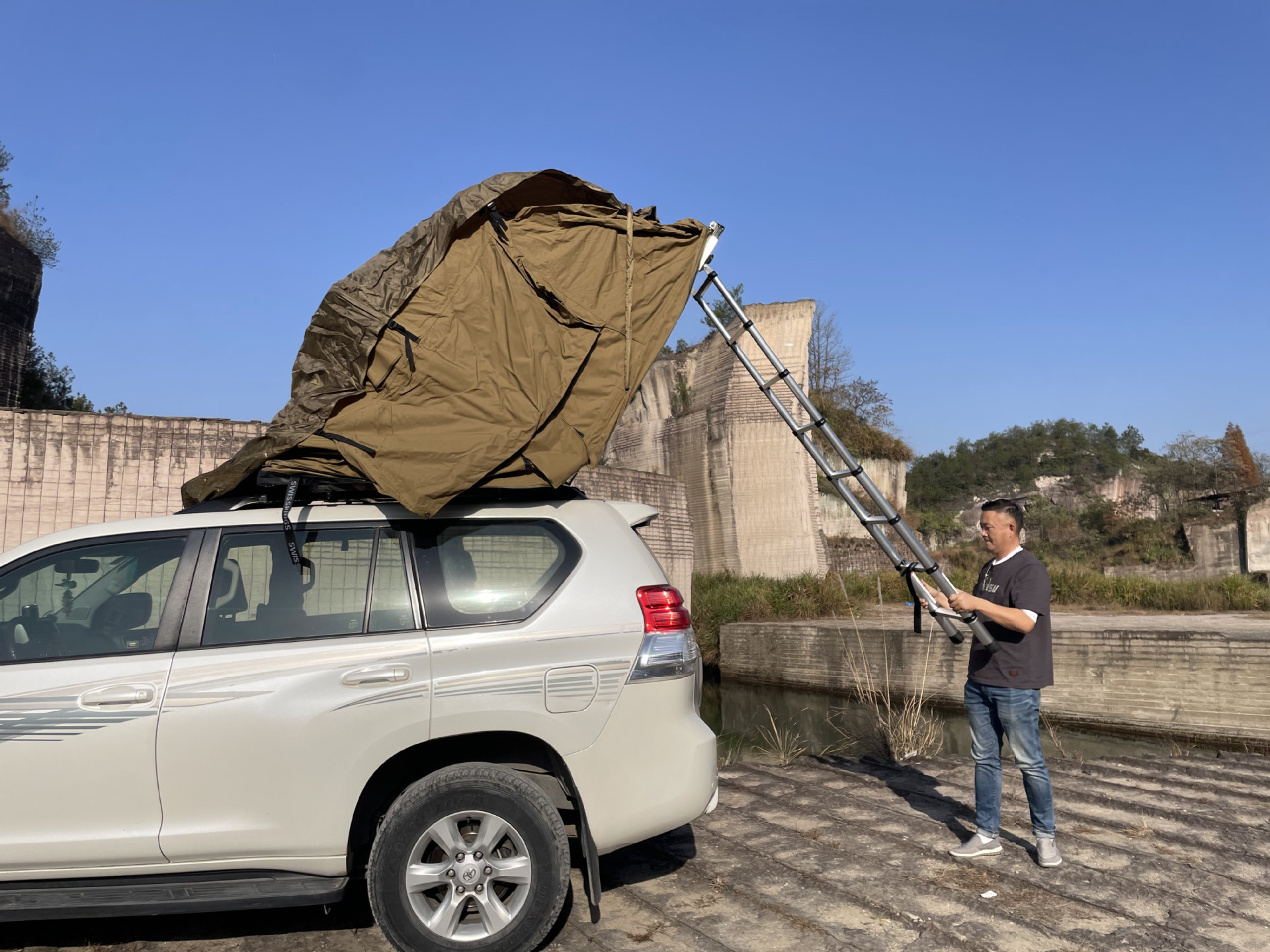 Leftover Foreign Trade Stock with Tags, Sold Out with No Restock, Outdoor Off-Road, Various Sizes, Long Car Roof Tent, Portable Car Tent