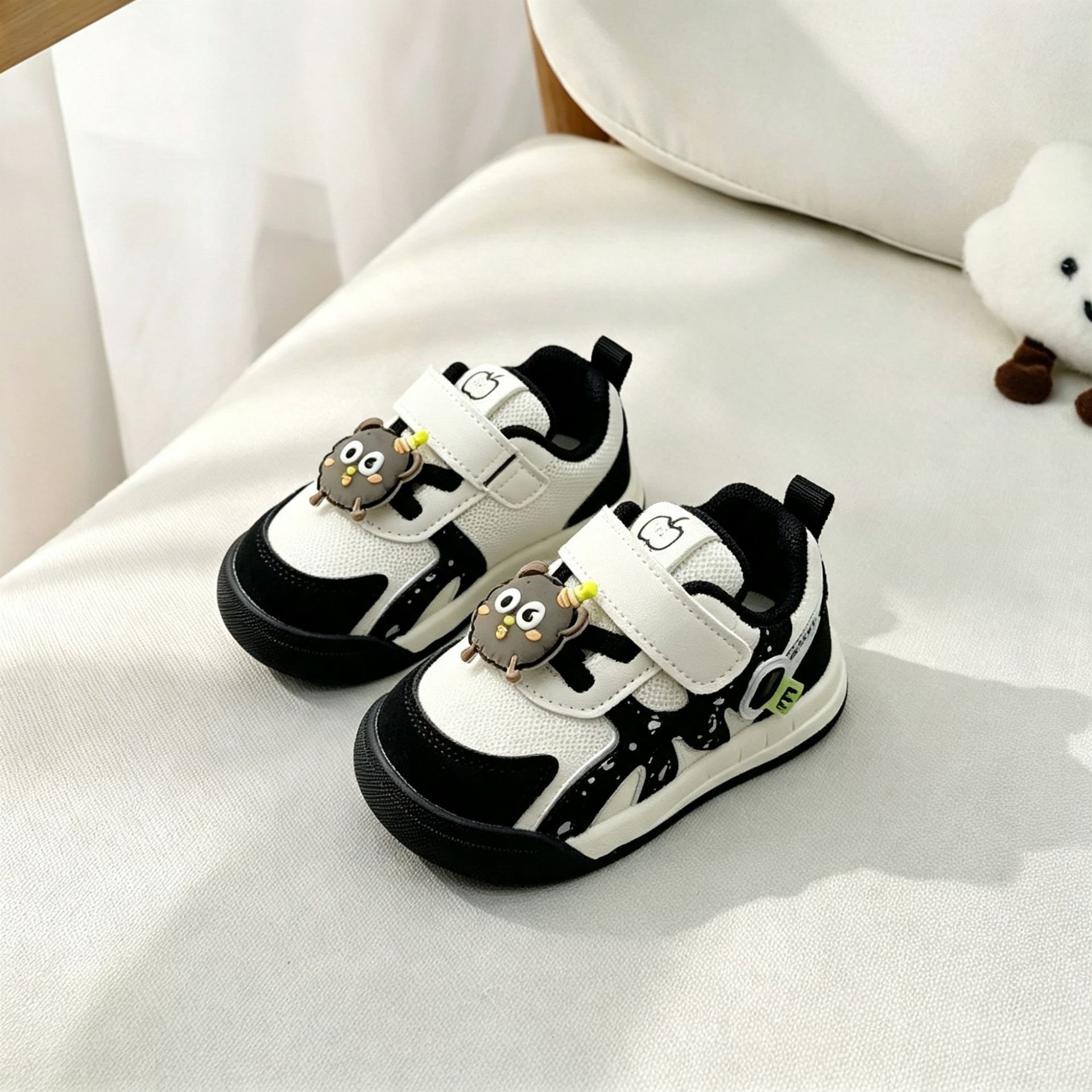 16-26 Tamaño de cuero para niños pequeños y medianos, dibujos animados, bebés, niños pequeños, zapatos antideslizantes, zapatos para bebés de otoño