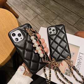 欧美小香风适用iPhone14/13promax手机壳斜挎苹果12p手链挂绳菱格