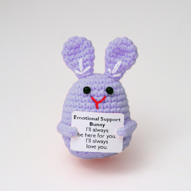 흰색 실로 꿰매어진 토끼 보라색 귀 E 카드