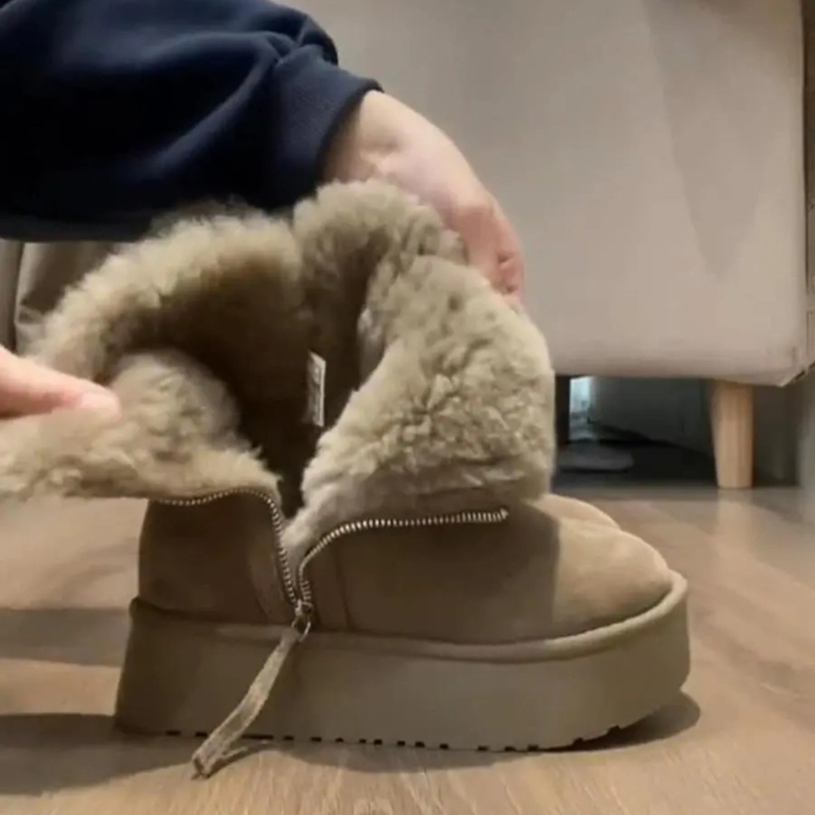 Moda versátil flip antifrío zapatos de algodón para mujeres 2024 otoño y invierno nuevo antideslizante alto calentamiento de lana botas de algodón del noreste