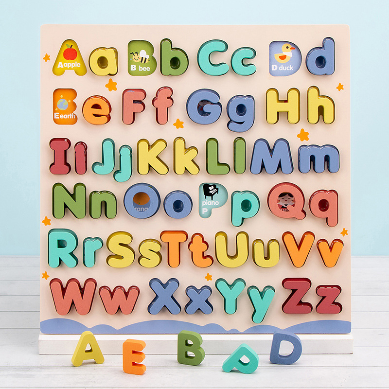 子供の早教の木の大きさと小文字のパズルの手で板の赤ちゃんの英語のアルファベットの認知の積み木の益智のおもちゃをつかみます。|undefined