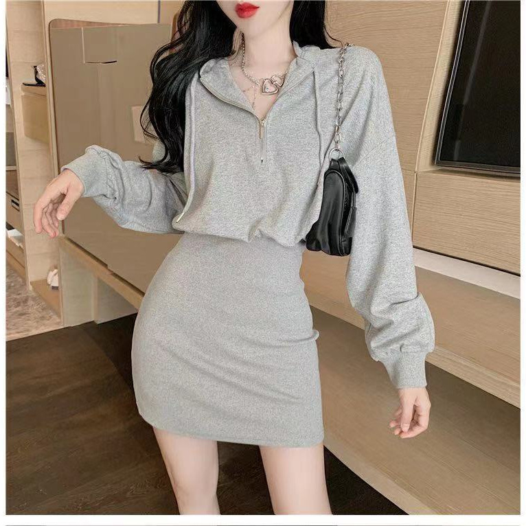 秋冬季2025新款轻熟风收腰显瘦小个子连衣裙女长袖连帽打底卫衣裙
