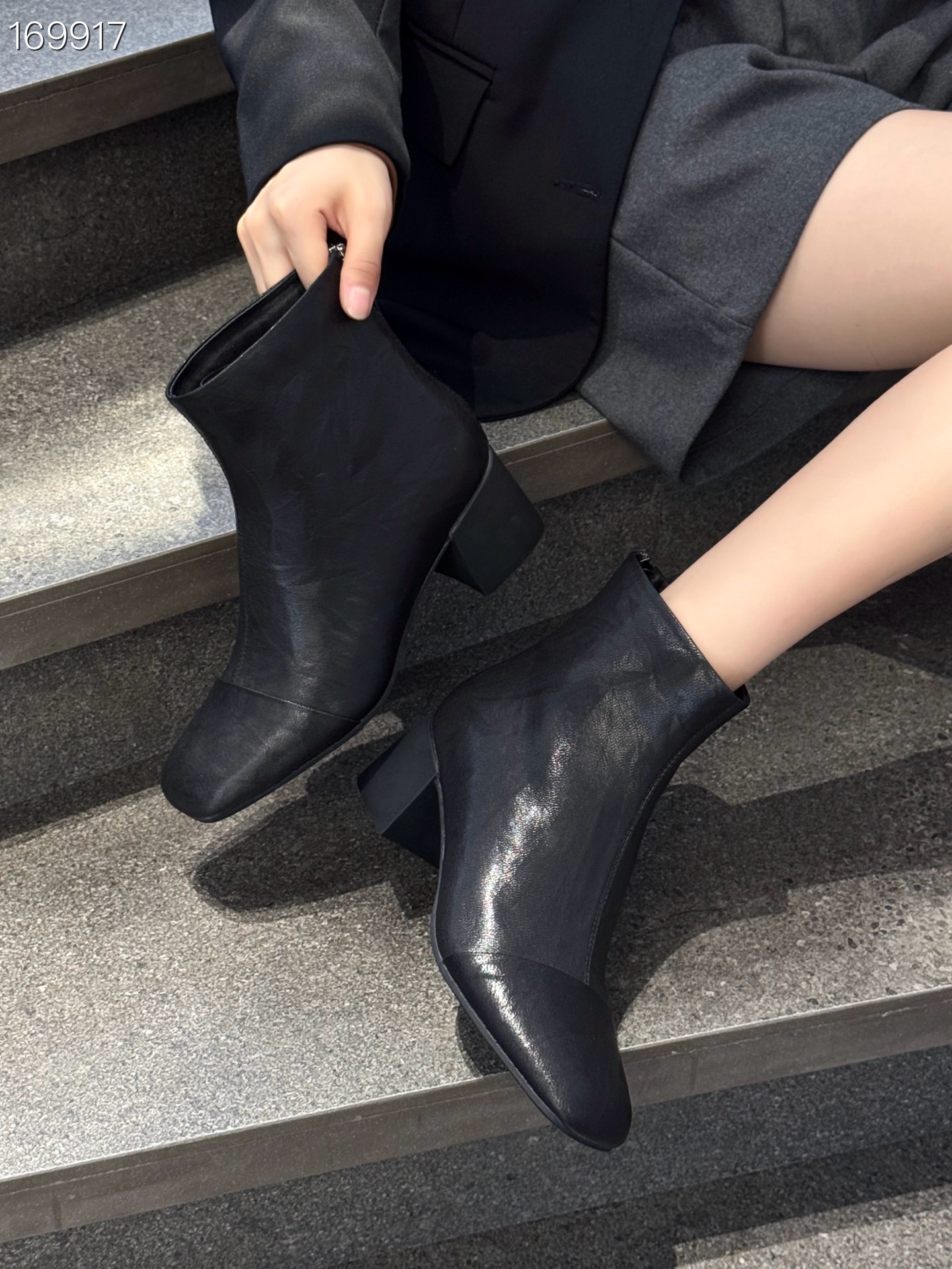 Boot nữ cổ thấp mũi vuông gót thấp da cừu thật mùa thu đông — Màu đen chi tiết 1