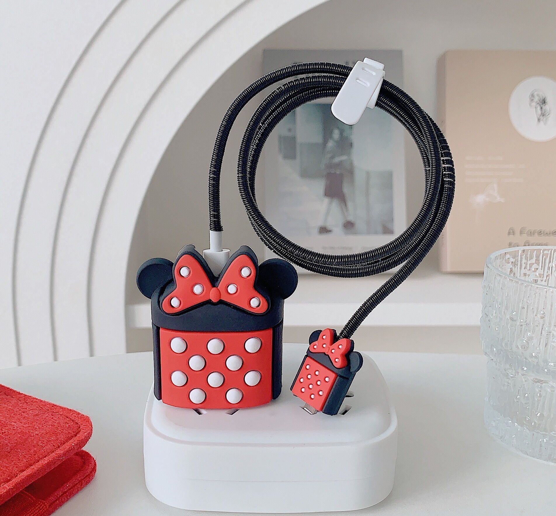 2023 nuevo cargador de dibujos animados cubierta protectora adecuada para Apple carga rápida cabeza 18/20W estándar europeo estándar americano aplicable