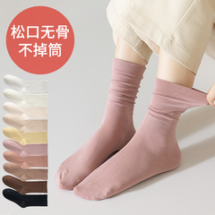 口の靴下の子供の汚れた粉のクリームの中の筒の靴下はボールに抵抗して落ちません。