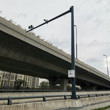 热浸镀锌八棱杆多少钱一吨  道路监控杆为什么要用热浸镀锌八棱杆