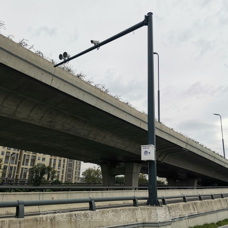 热浸镀锌八棱杆多少钱一吨  道路监控杆为什么要用热浸镀锌八棱杆