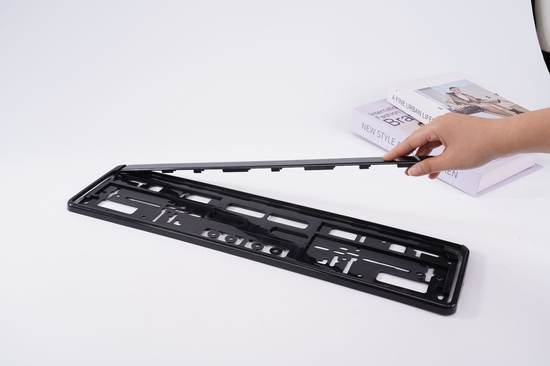 Best-selling European-style license plate frame, European standard license plate holder, ABS plastic European specification license plate frame, waterproof European license plate frame